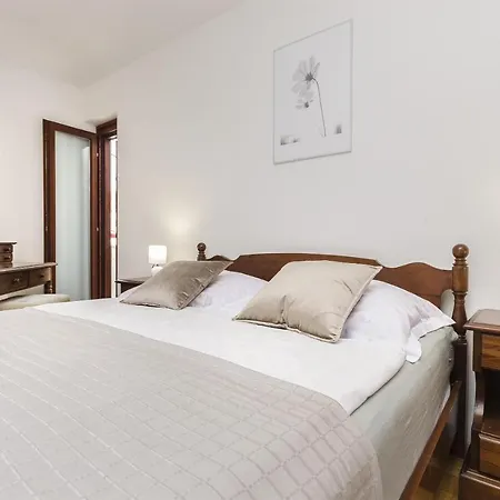 Apartman Apartments Little Spring *